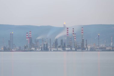 Türkiye Petrol Rafinerileri veya kısaca TPRA, 1983 Batman, zmir, İzmit 'teki dört kamu petrol rafinerisi ile Kirikkale şirketini birleştirerek bir çatı olarak kuruldu.