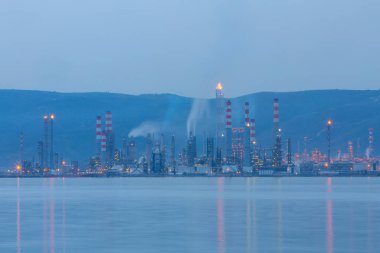 Türkiye Petrol Rafinerileri veya kısaca TPRA, 1983 Batman, zmir, İzmit 'teki dört kamu petrol rafinerisi ile Kirikkale şirketini birleştirerek bir çatı olarak kuruldu.