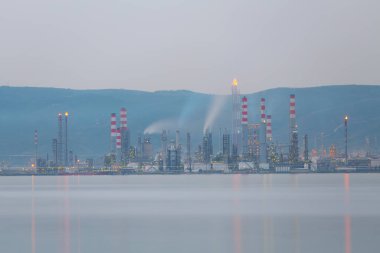 Türkiye Petrol Rafinerileri veya kısaca TPRA, 1983 Batman, zmir, İzmit 'teki dört kamu petrol rafinerisi ile Kirikkale şirketini birleştirerek bir çatı olarak kuruldu.