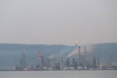 Türkiye Petrol Rafinerileri veya kısaca TPRA, 1983 Batman, zmir, İzmit 'teki dört kamu petrol rafinerisi ile Kirikkale şirketini birleştirerek bir çatı olarak kuruldu.