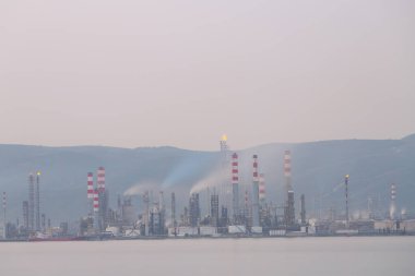 Türkiye Petrol Rafinerileri veya kısaca TPRA, 1983 Batman, zmir, İzmit 'teki dört kamu petrol rafinerisi ile Kirikkale şirketini birleştirerek bir çatı olarak kuruldu.