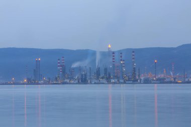 Türkiye Petrol Rafinerileri veya kısaca TPRA, 1983 Batman, zmir, İzmit 'teki dört kamu petrol rafinerisi ile Kirikkale şirketini birleştirerek bir çatı olarak kuruldu.