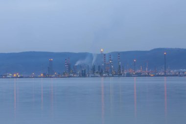 Türkiye Petrol Rafinerileri veya kısaca TPRA, 1983 Batman, zmir, İzmit 'teki dört kamu petrol rafinerisi ile Kirikkale şirketini birleştirerek bir çatı olarak kuruldu.