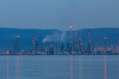 Türkiye Petrol Rafinerileri veya kısaca TPRA, 1983 Batman, zmir, İzmit 'teki dört kamu petrol rafinerisi ile Kirikkale şirketini birleştirerek bir çatı olarak kuruldu.