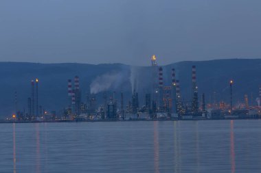 Türkiye Petrol Rafinerileri veya kısaca TPRA, 1983 Batman, zmir, İzmit 'teki dört kamu petrol rafinerisi ile Kirikkale şirketini birleştirerek bir çatı olarak kuruldu.