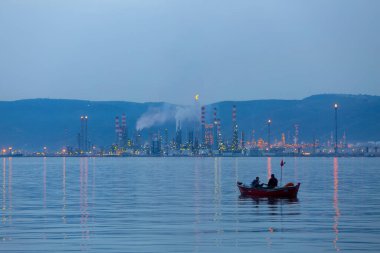 Türkiye Petrol Rafinerileri veya kısaca TPRA, 1983 Batman, zmir, İzmit 'teki dört kamu petrol rafinerisi ile Kirikkale şirketini birleştirerek bir çatı olarak kuruldu.