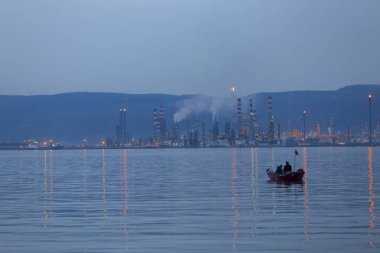 Türkiye Petrol Rafinerileri veya kısaca TPRA, 1983 Batman, zmir, İzmit 'teki dört kamu petrol rafinerisi ile Kirikkale şirketini birleştirerek bir çatı olarak kuruldu.