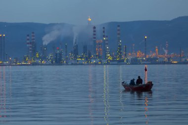 Türkiye Petrol Rafinerileri veya kısaca TPRA, 1983 Batman, zmir, İzmit 'teki dört kamu petrol rafinerisi ile Kirikkale şirketini birleştirerek bir çatı olarak kuruldu.