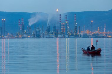Türkiye Petrol Rafinerileri veya kısaca TPRA, 1983 Batman, zmir, İzmit 'teki dört kamu petrol rafinerisi ile Kirikkale şirketini birleştirerek bir çatı olarak kuruldu.