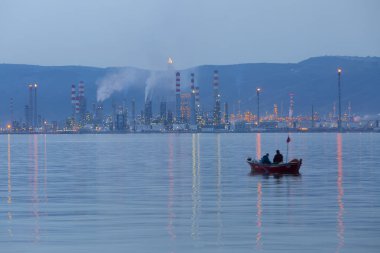 Türkiye Petrol Rafinerileri veya kısaca TPRA, 1983 Batman, zmir, İzmit 'teki dört kamu petrol rafinerisi ile Kirikkale şirketini birleştirerek bir çatı olarak kuruldu.