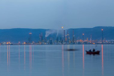Türkiye Petrol Rafinerileri veya kısaca TPRA, 1983 Batman, zmir, İzmit 'teki dört kamu petrol rafinerisi ile Kirikkale şirketini birleştirerek bir çatı olarak kuruldu.