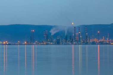 Türkiye Petrol Rafinerileri veya kısaca TPRA, 1983 Batman, zmir, İzmit 'teki dört kamu petrol rafinerisi ile Kirikkale şirketini birleştirerek bir çatı olarak kuruldu.