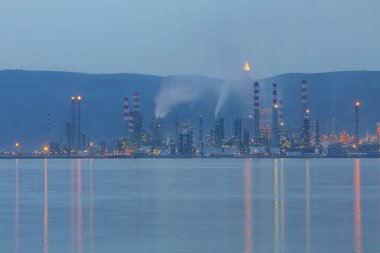 Türkiye Petrol Rafinerileri veya kısaca TPRA, 1983 Batman, zmir, İzmit 'teki dört kamu petrol rafinerisi ile Kirikkale şirketini birleştirerek bir çatı olarak kuruldu.