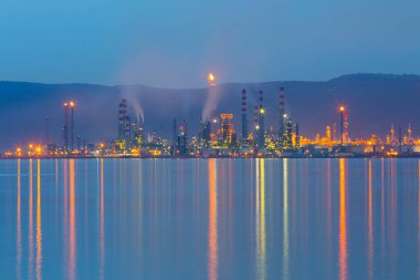 Türkiye Petrol Rafinerileri veya kısaca TPRA, 1983 Batman, zmir, İzmit 'teki dört kamu petrol rafinerisi ile Kirikkale şirketini birleştirerek bir çatı olarak kuruldu.