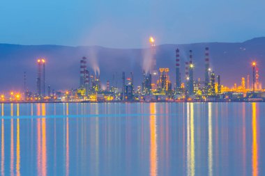 Türkiye Petrol Rafinerileri veya kısaca TPRA, 1983 Batman, zmir, İzmit 'teki dört kamu petrol rafinerisi ile Kirikkale şirketini birleştirerek bir çatı olarak kuruldu.