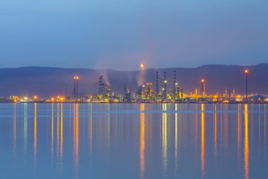 Türkiye Petrol Rafinerileri veya kısaca TPRA, 1983 Batman, zmir, İzmit 'teki dört kamu petrol rafinerisi ile Kirikkale şirketini birleştirerek bir çatı olarak kuruldu.