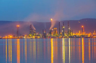 Türkiye Petrol Rafinerileri veya kısaca TPRA, 1983 Batman, zmir, İzmit 'teki dört kamu petrol rafinerisi ile Kirikkale şirketini birleştirerek bir çatı olarak kuruldu.