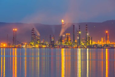 Türkiye Petrol Rafinerileri veya kısaca TPRA, 1983 Batman, zmir, İzmit 'teki dört kamu petrol rafinerisi ile Kirikkale şirketini birleştirerek bir çatı olarak kuruldu.