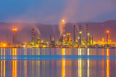 Türkiye Petrol Rafinerileri veya kısaca TPRA, 1983 Batman, zmir, İzmit 'teki dört kamu petrol rafinerisi ile Kirikkale şirketini birleştirerek bir çatı olarak kuruldu.