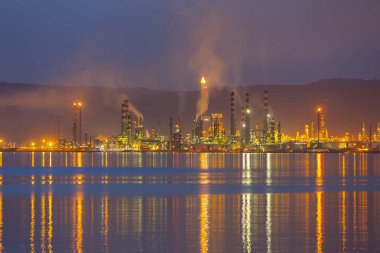 Türkiye Petrol Rafinerileri veya kısaca TPRA, 1983 Batman, zmir, İzmit 'teki dört kamu petrol rafinerisi ile Kirikkale şirketini birleştirerek bir çatı olarak kuruldu.