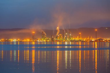 Türkiye Petrol Rafinerileri veya kısaca TPRA, 1983 Batman, zmir, İzmit 'teki dört kamu petrol rafinerisi ile Kirikkale şirketini birleştirerek bir çatı olarak kuruldu.