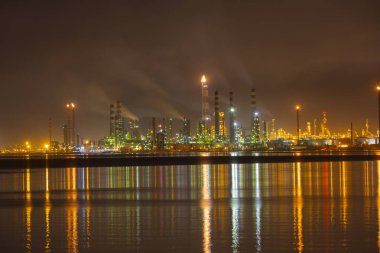 Türkiye Petrol Rafinerileri veya kısaca TPRA, 1983 Batman, zmir, İzmit 'teki dört kamu petrol rafinerisi ile Kirikkale şirketini birleştirerek bir çatı olarak kuruldu.