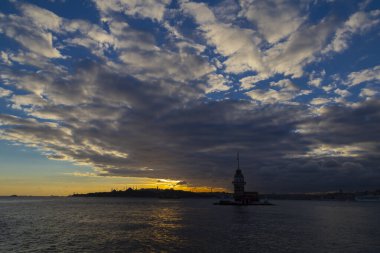 Maiden 's Tower, Salacak açıklarında, Marmara Denizi' ne yakın küçük bir adaya inşa edilmiş bir yapıdır. Efsanelere konu olan, çeşitli söylentilerin anlatıldığı yer..