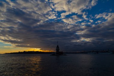 Maiden 's Tower, Salacak açıklarında, Marmara Denizi' ne yakın küçük bir adaya inşa edilmiş bir yapıdır. Efsanelere konu olan, çeşitli söylentilerin anlatıldığı yer..