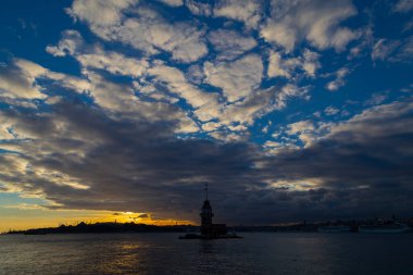 Maiden 's Tower, Salacak açıklarında, Marmara Denizi' ne yakın küçük bir adaya inşa edilmiş bir yapıdır. Efsanelere konu olan, çeşitli söylentilerin anlatıldığı yer..