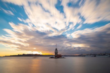 Maiden 's Tower, Salacak açıklarında, Marmara Denizi' ne yakın küçük bir adaya inşa edilmiş bir yapıdır. Efsanelere konu olan, çeşitli söylentilerin anlatıldığı yer..