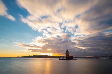 Maiden 's Tower, Salacak açıklarında, Marmara Denizi' ne yakın küçük bir adaya inşa edilmiş bir yapıdır. Efsanelere konu olan, çeşitli söylentilerin anlatıldığı yer..