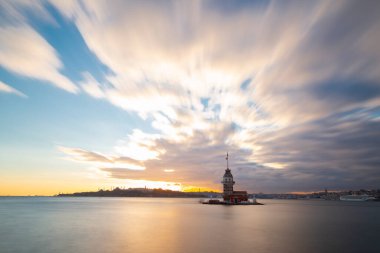 Maiden 's Tower, Salacak açıklarında, Marmara Denizi' ne yakın küçük bir adaya inşa edilmiş bir yapıdır. Efsanelere konu olan, çeşitli söylentilerin anlatıldığı yer..