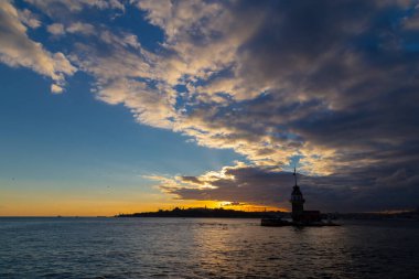 Maiden 's Tower, Salacak açıklarında, Marmara Denizi' ne yakın küçük bir adaya inşa edilmiş bir yapıdır. Efsanelere konu olan, çeşitli söylentilerin anlatıldığı yer..