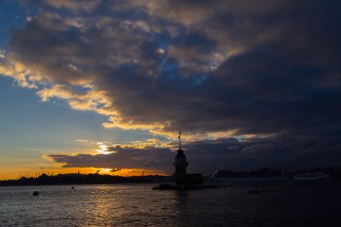 Maiden 's Tower, Salacak açıklarında, Marmara Denizi' ne yakın küçük bir adaya inşa edilmiş bir yapıdır. Efsanelere konu olan, çeşitli söylentilerin anlatıldığı yer..