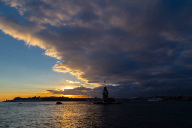 Maiden 's Tower, Salacak açıklarında, Marmara Denizi' ne yakın küçük bir adaya inşa edilmiş bir yapıdır. Efsanelere konu olan, çeşitli söylentilerin anlatıldığı yer..