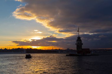 Maiden 's Tower, Salacak açıklarında, Marmara Denizi' ne yakın küçük bir adaya inşa edilmiş bir yapıdır. Efsanelere konu olan, çeşitli söylentilerin anlatıldığı yer..