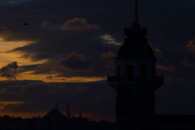 Maiden 's Tower, Salacak açıklarında, Marmara Denizi' ne yakın küçük bir adaya inşa edilmiş bir yapıdır. Efsanelere konu olan, çeşitli söylentilerin anlatıldığı yer..