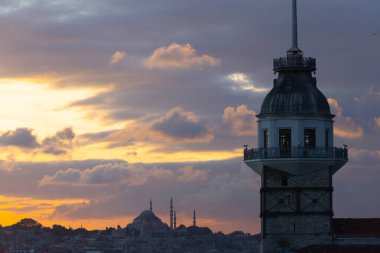 Maiden 's Tower, Salacak açıklarında, Marmara Denizi' ne yakın küçük bir adaya inşa edilmiş bir yapıdır. Efsanelere konu olan, çeşitli söylentilerin anlatıldığı yer..