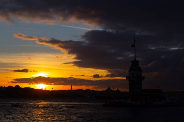 Maiden 's Tower, Salacak açıklarında, Marmara Denizi' ne yakın küçük bir adaya inşa edilmiş bir yapıdır. Efsanelere konu olan, çeşitli söylentilerin anlatıldığı yer..