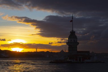 Maiden 's Tower, Salacak açıklarında, Marmara Denizi' ne yakın küçük bir adaya inşa edilmiş bir yapıdır. Efsanelere konu olan, çeşitli söylentilerin anlatıldığı yer..