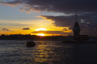Maiden 's Tower, Salacak açıklarında, Marmara Denizi' ne yakın küçük bir adaya inşa edilmiş bir yapıdır. Efsanelere konu olan, çeşitli söylentilerin anlatıldığı yer..