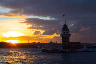 Maiden 's Tower, Salacak açıklarında, Marmara Denizi' ne yakın küçük bir adaya inşa edilmiş bir yapıdır. Efsanelere konu olan, çeşitli söylentilerin anlatıldığı yer..