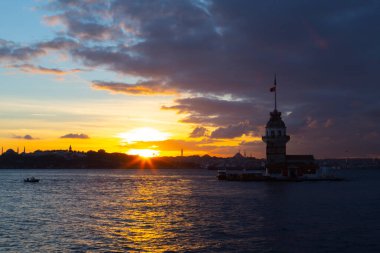 Maiden 's Tower, Salacak açıklarında, Marmara Denizi' ne yakın küçük bir adaya inşa edilmiş bir yapıdır. Efsanelere konu olan, çeşitli söylentilerin anlatıldığı yer..