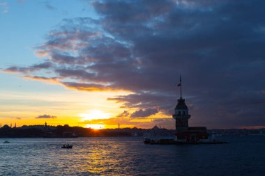 Maiden 's Tower, Salacak açıklarında, Marmara Denizi' ne yakın küçük bir adaya inşa edilmiş bir yapıdır. Efsanelere konu olan, çeşitli söylentilerin anlatıldığı yer..