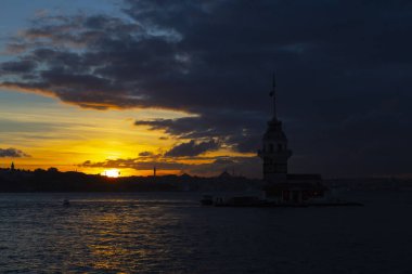 Maiden 's Tower, Salacak açıklarında, Marmara Denizi' ne yakın küçük bir adaya inşa edilmiş bir yapıdır. Efsanelere konu olan, çeşitli söylentilerin anlatıldığı yer..