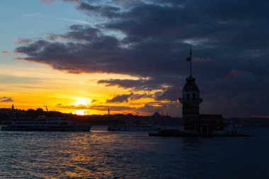 Maiden 's Tower, Salacak açıklarında, Marmara Denizi' ne yakın küçük bir adaya inşa edilmiş bir yapıdır. Efsanelere konu olan, çeşitli söylentilerin anlatıldığı yer..