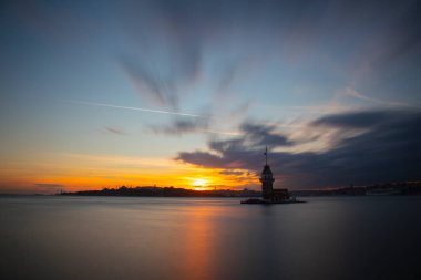 Maiden 's Tower, Salacak açıklarında, Marmara Denizi' ne yakın küçük bir adaya inşa edilmiş bir yapıdır. Efsanelere konu olan, çeşitli söylentilerin anlatıldığı yer..