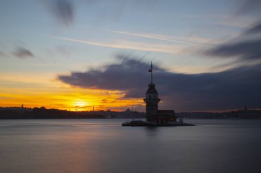 Maiden 's Tower, Salacak açıklarında, Marmara Denizi' ne yakın küçük bir adaya inşa edilmiş bir yapıdır. Efsanelere konu olan, çeşitli söylentilerin anlatıldığı yer..