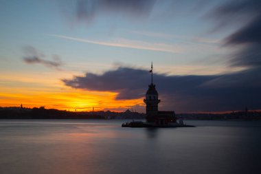 Maiden 's Tower, Salacak açıklarında, Marmara Denizi' ne yakın küçük bir adaya inşa edilmiş bir yapıdır. Efsanelere konu olan, çeşitli söylentilerin anlatıldığı yer..