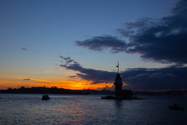 Maiden 's Tower, Salacak açıklarında, Marmara Denizi' ne yakın küçük bir adaya inşa edilmiş bir yapıdır. Efsanelere konu olan, çeşitli söylentilerin anlatıldığı yer..